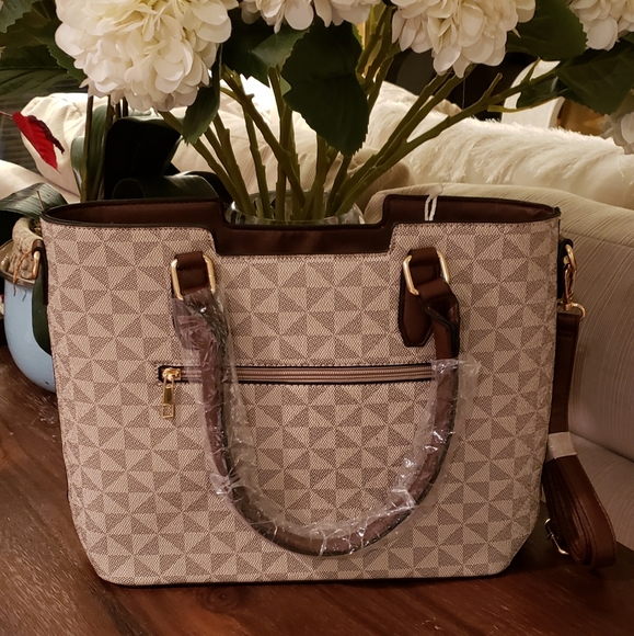 Tote Handbag and Cosmetic Pouch Travel Set - Picture 3 of 8